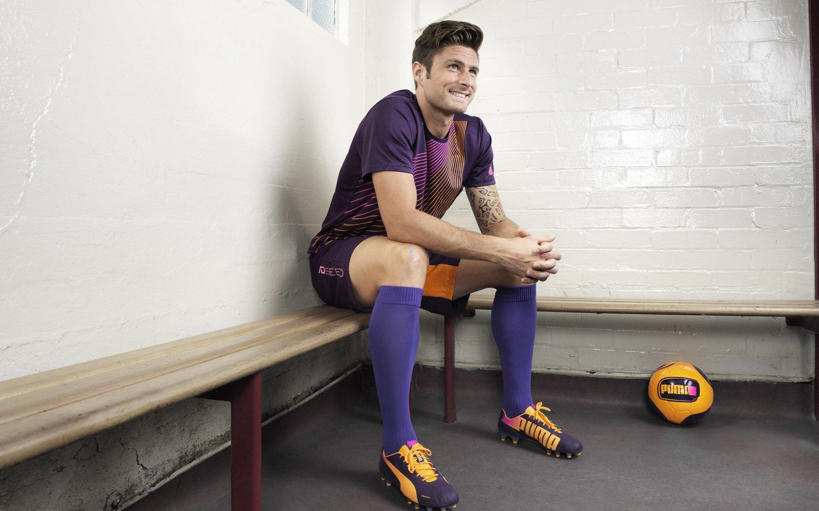 狼堡官方宣布，20岁日本中场盐贝健人加盟，转会费900万欧元