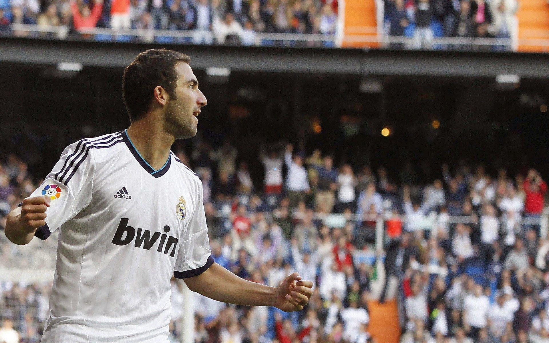 ‘快乐男孩’巴坎布演绎足坛滑稽瞬间，空门宴客反冲入球网，笑翻全场